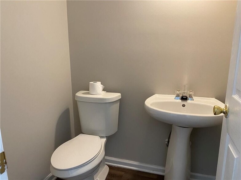 Building Photo - 736 Bedford