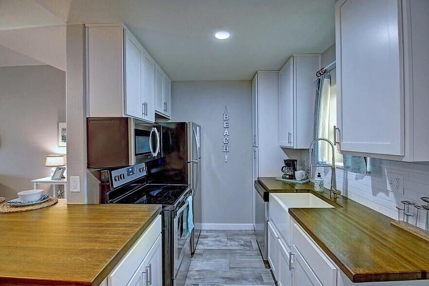 Building Photo - 1129 Eleventh Street-SI FL1-ID1023188P