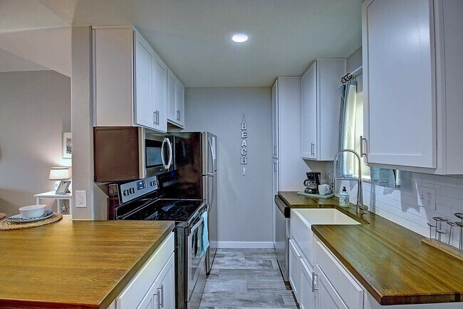 Building Photo - 1129 Eleventh Street-SI FL1-ID1023188P