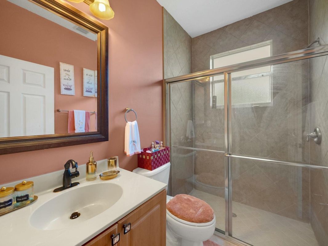 Building Photo - 1371 SW Halford Ave