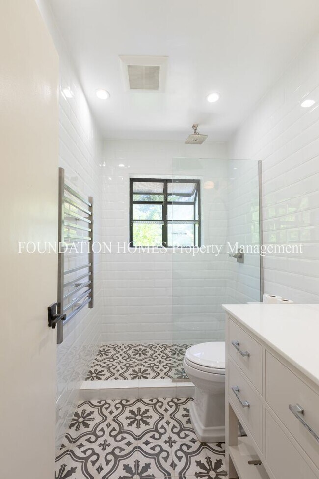 Building Photo - Upscale Country Club 3BD/2BA with BONUS Ro...