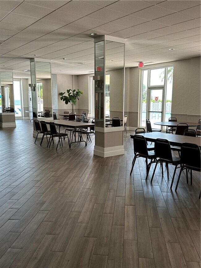 Building Photo - 4250 Galt Ocean Dr