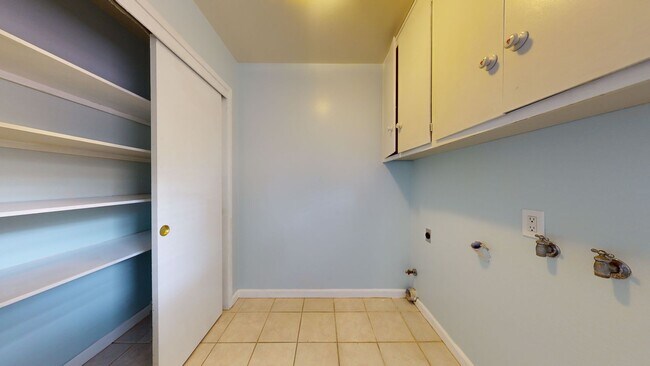 Building Photo - Rumble1617/1619