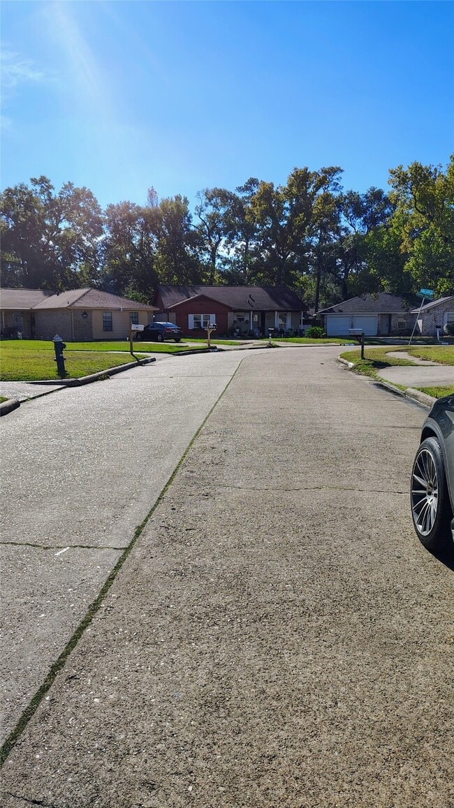 Building Photo - 8610 Valley S Dr