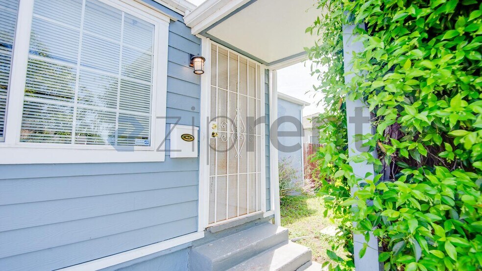 Building Photo - 812 Humboldt St