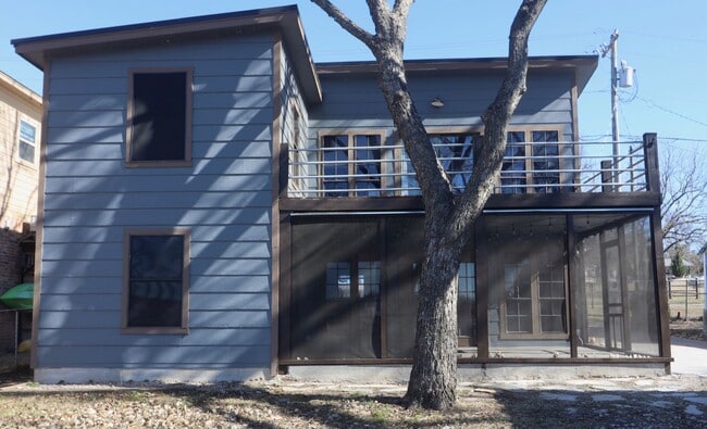 Building Photo - 1937 E Lake Dr