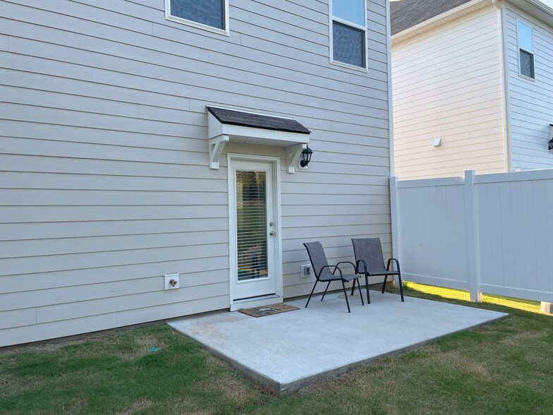 Patio - 213 Hazel Ln