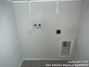 Building Photo - 324 Middle Grn Lp