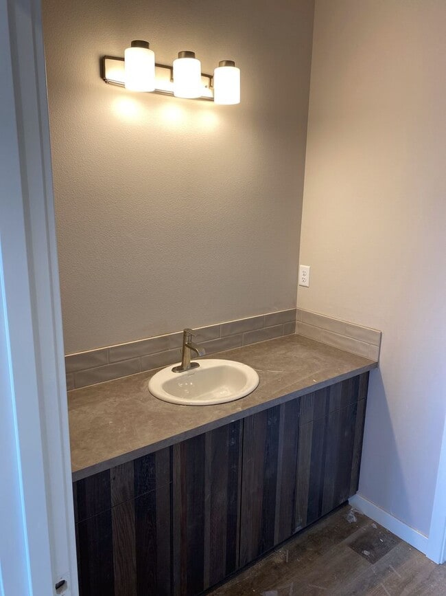 Building Photo - Great New Lava Ct Apartments!