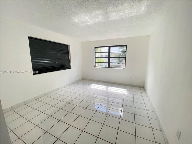 Building Photo - 605 NW 72nd Ave