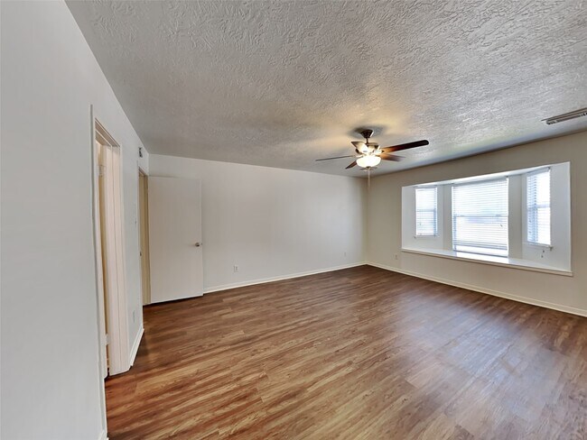 Building Photo - 5349 Yale Dr