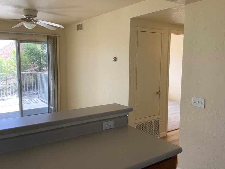 Building Photo - 604 N Bagby Dr