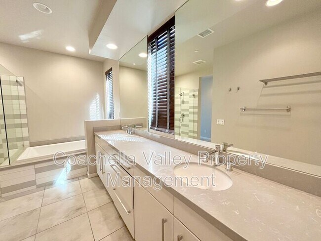 Building Photo - 74374 Xavier Ct