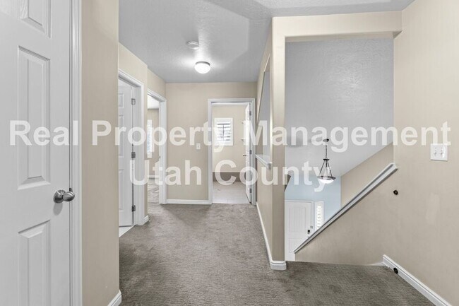 Building Photo - 626 S State Rd