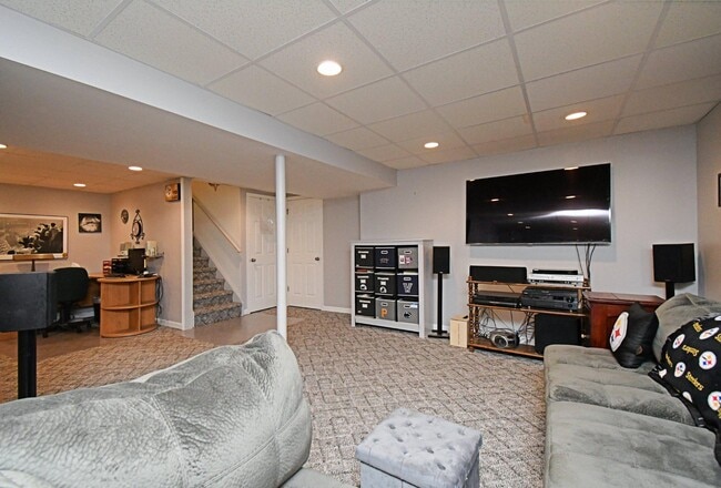 Building Photo - 187 Pinecrest Ln