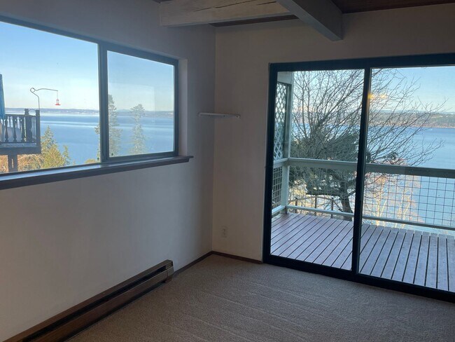 Building Photo - Comfortable View Home in Greenbank!