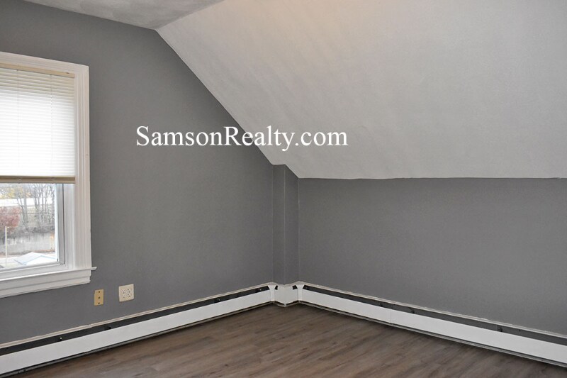 Building Photo - 256 Warren Ave