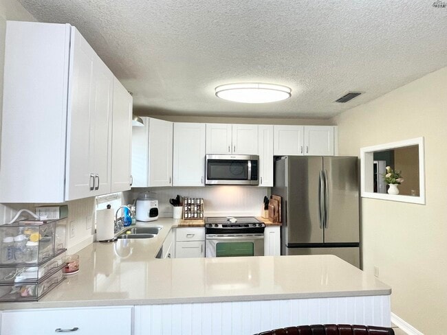 Building Photo - 2114 Selma Dr