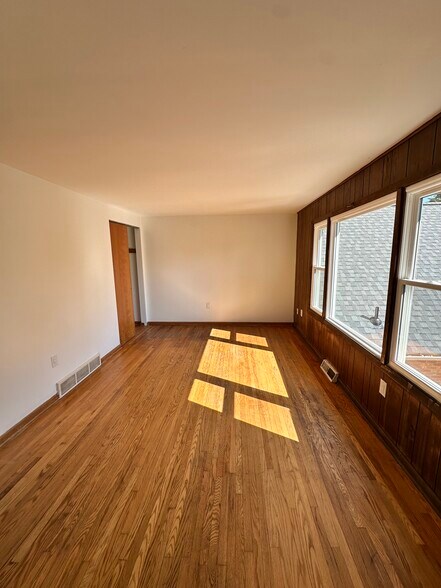 Building Photo - 350 Seneca Creek Rd