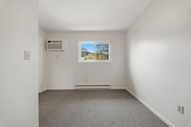 Building Photo - AMAZING 3 BED, 2 FULL BATH APARTMENT FOR RENT IN OCEAN VIEW!