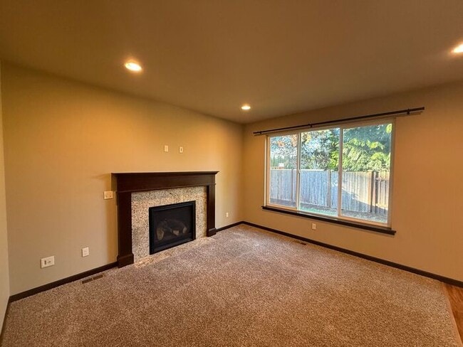 Building Photo - 713 Park Ln