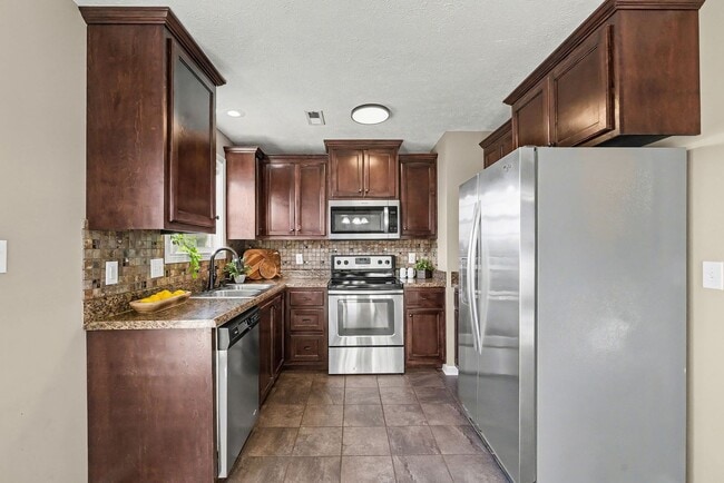 Building Photo - 1304 Freedom Dr