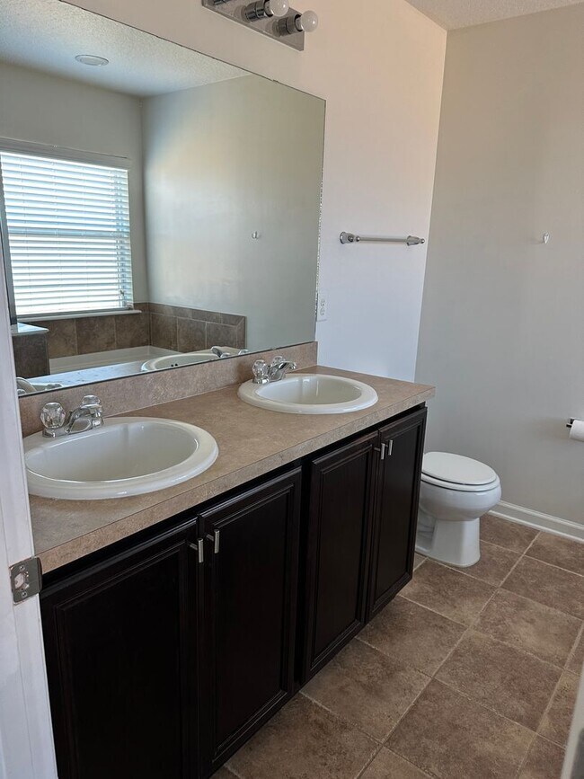 Building Photo - Spacious 4-Bedroom Home with Fantastic Ame...