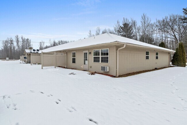 Building Photo - 363 Meadow View Rd