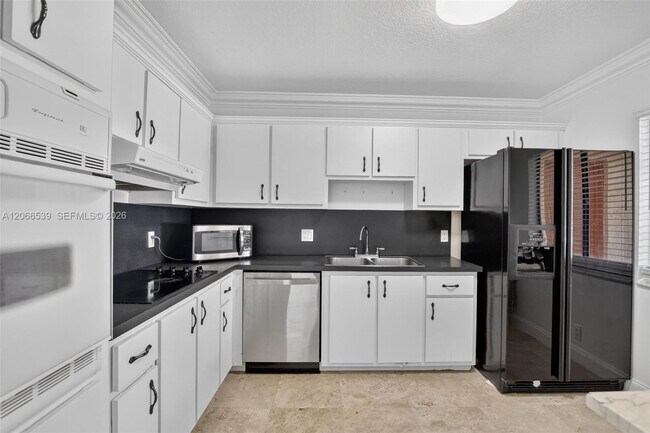 Building Photo - 359 Lakeview Dr