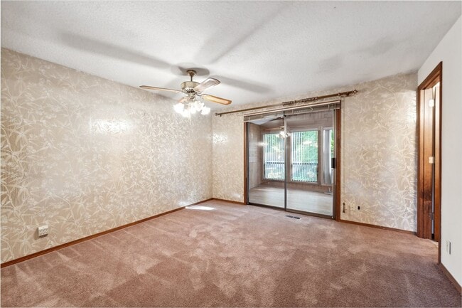 Building Photo - 7816 SE Strawberry Ln