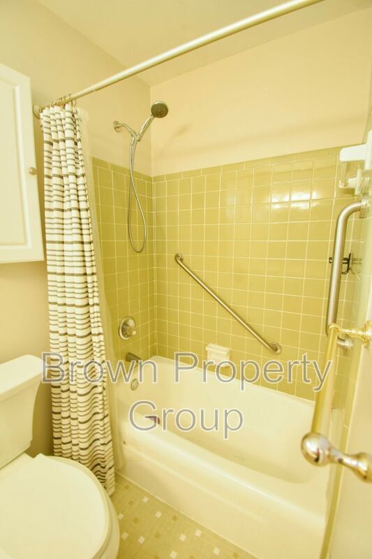 Building Photo - 248 Westwood Dr