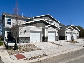 Building Photo - 812 E 6th St