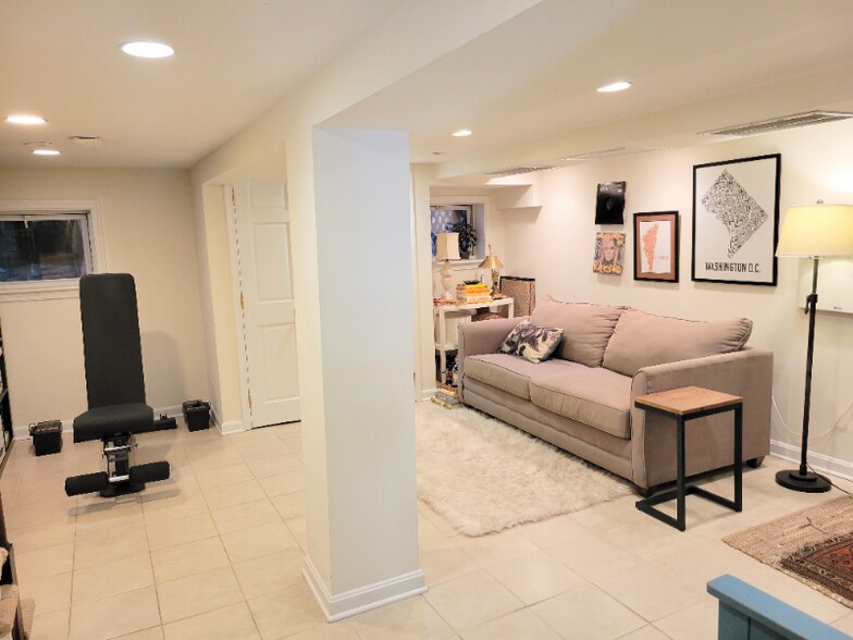 Building Photo - 3122 Warder St NW