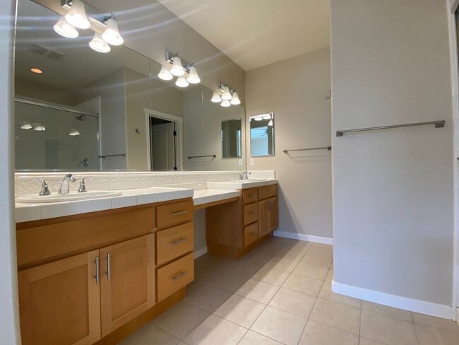 Building Photo - 3 BD/3.5 BA Townhouse in downtown Livermore Station, No Pets