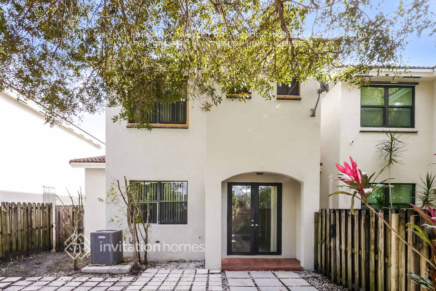 Building Photo - 3720 SW 69th Ave