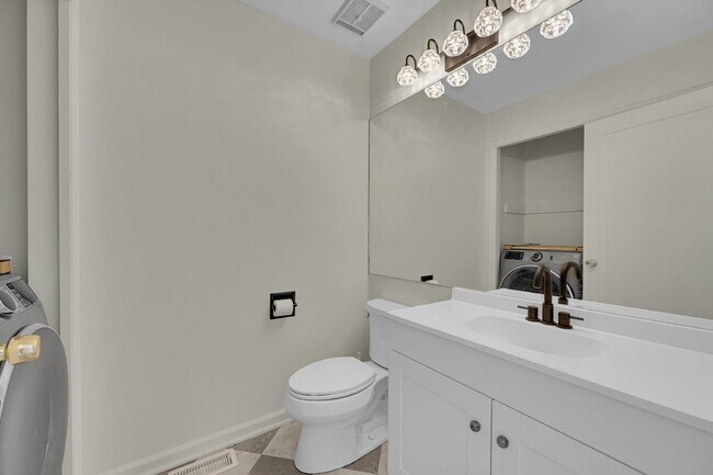 Building Photo - $2,495, 3 beds, 2.5 bath Updated Home in Co Springs with Fenced In Yard!