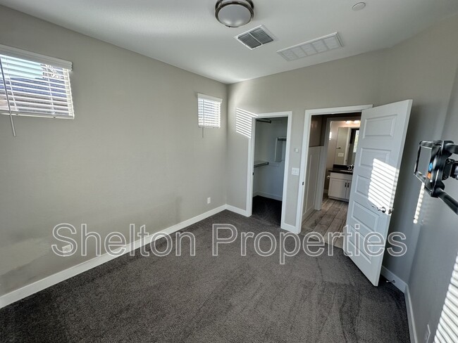 Building Photo - 13180 W Cliffrose Rd