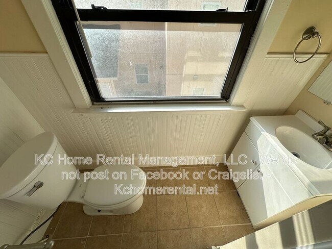 Building Photo - 2826 Harrison St