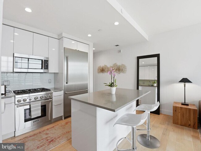 Building Photo - 45 Sutton Square SW