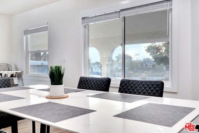 Building Photo - 6116 S La Cienega Blvd