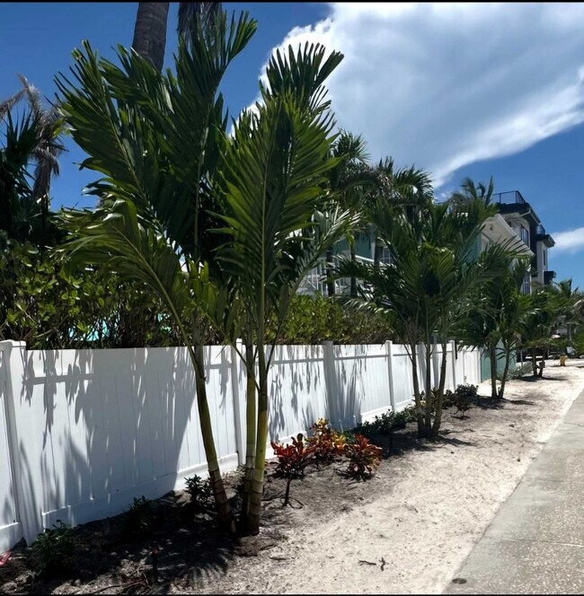 Building Photo - 100 7th St S