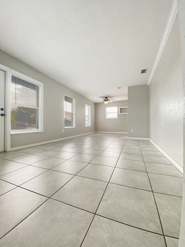 Building Photo - 2901 Garden Terrace NE