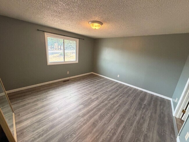 Building Photo - 5858 Shasta Way