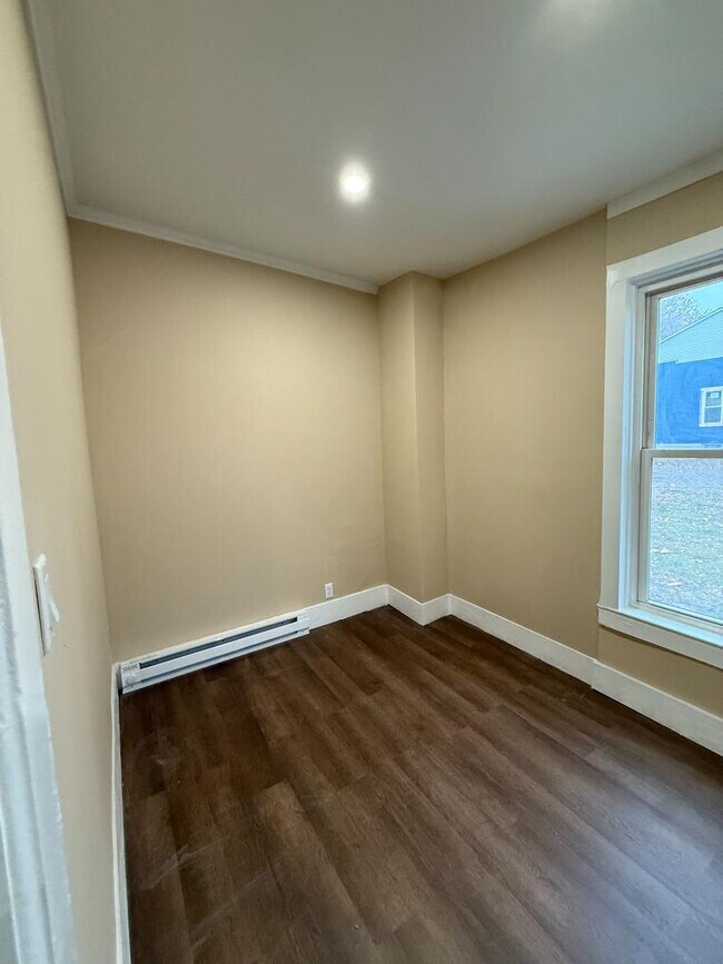 Building Photo - 249 2nd St