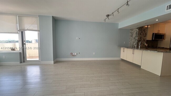 Building Photo - 2899 Collins Ave