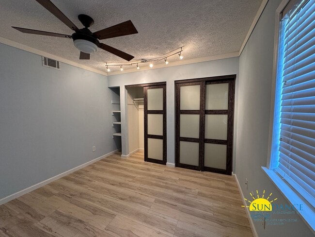 Building Photo - Waterfront 1-Bedroom Condo in FWB – Stunni...