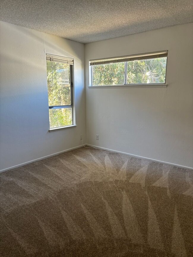 Building Photo - 2035 Mount Olive Dr