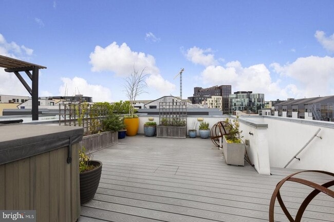 Building Photo - 1108 N Bodine St