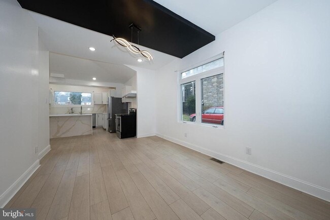 Building Photo - 622 Spring Ave