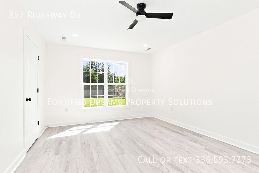 Building Photo - 857 Ridgeway Dr
